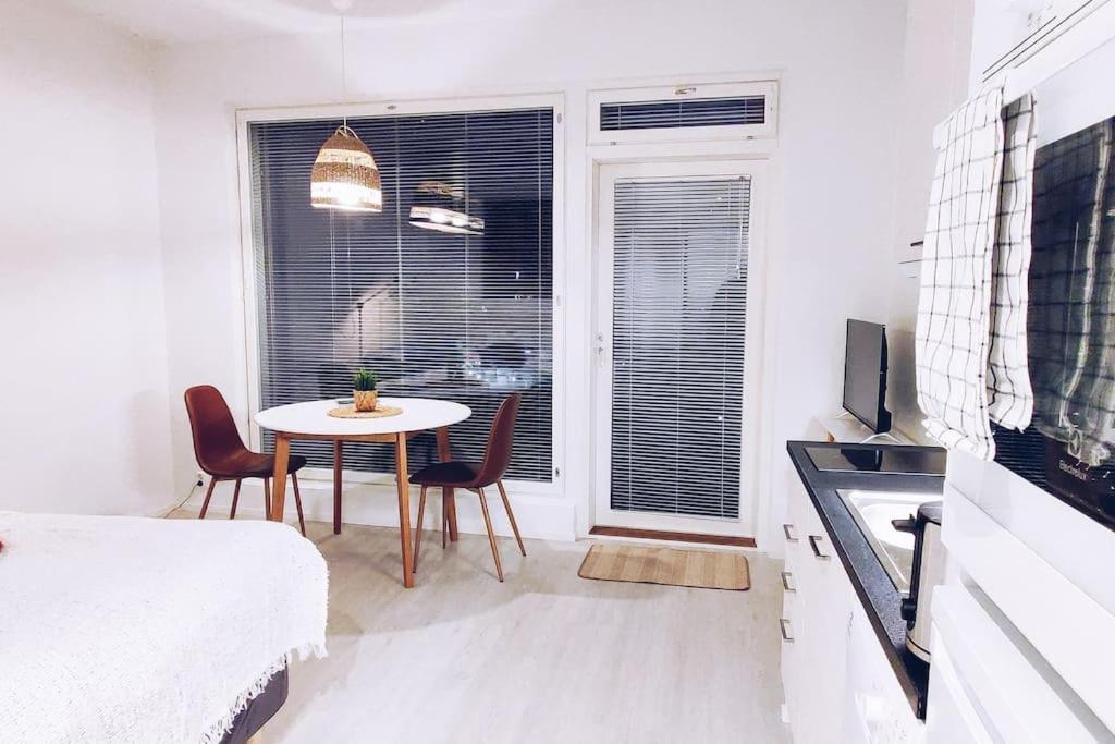 New Studio Cherry Near Helsinki Airport In Kivistoe Vantaa Ngoại thất bức ảnh