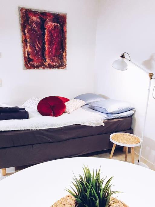 New Studio Cherry Near Helsinki Airport In Kivistoe Vantaa Ngoại thất bức ảnh